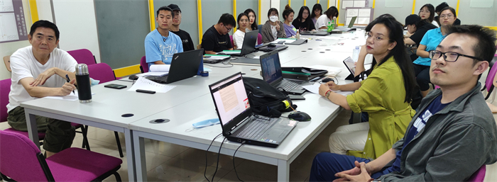 1632989152199801.jpg 答辩现场.jpg