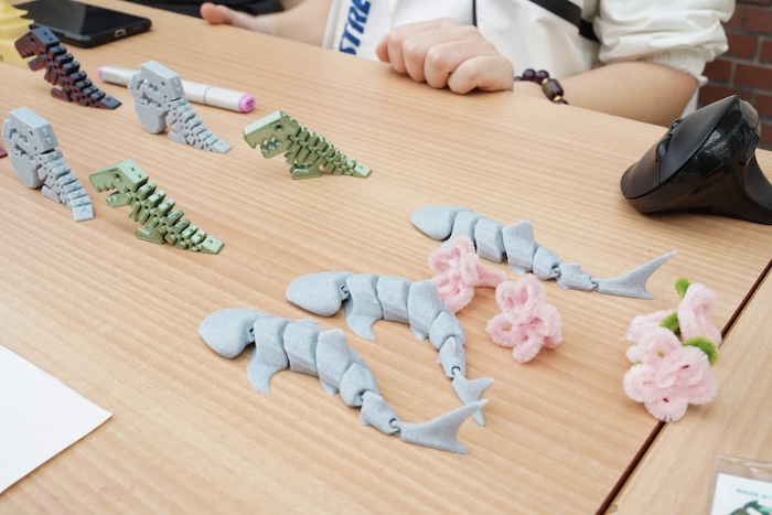 1713360440616904.jpg 3.工业设计展品.jpg