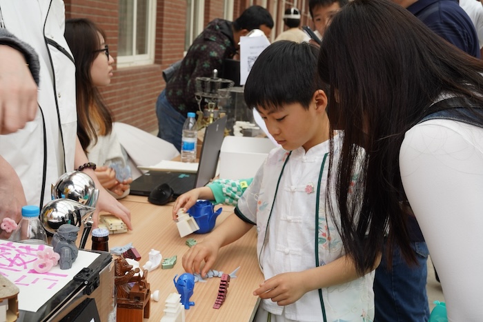 1713360621781930.jpg 9.工业设计展台.jpg