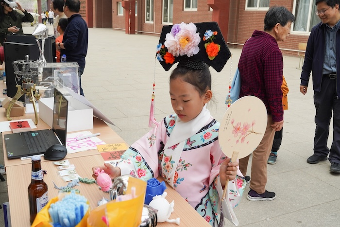 1713360629347141.jpg 10.工业设计展台.jpg