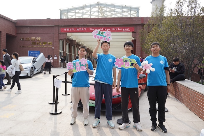 1713360696560908.jpg 12.工作人员合影.jpg