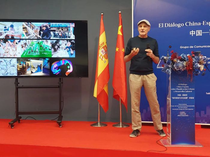 Juan Albert Estevan教授代表beat365英国官网发言现场.jpg