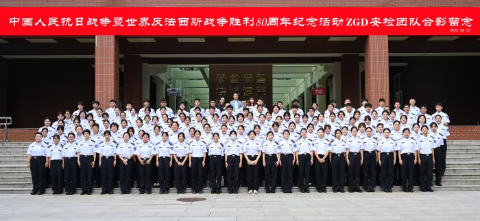 第二批上岗执勤学生合影.jpg